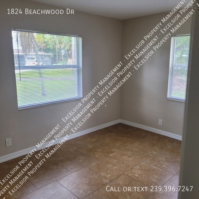 Building Photo - 1824 Beachwood Dr