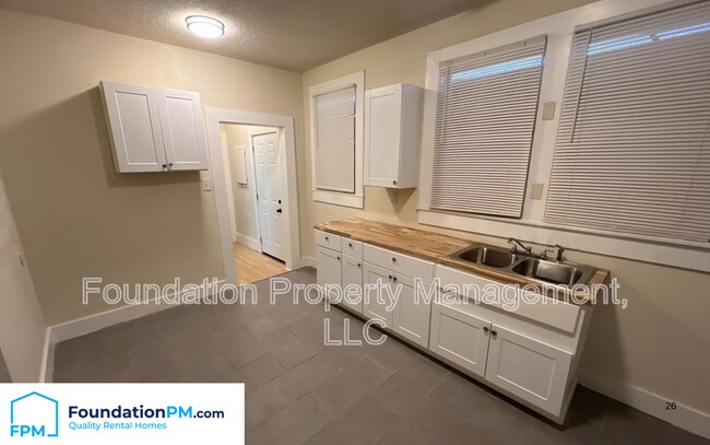 Foto del edificio - 1683 Walker Ave