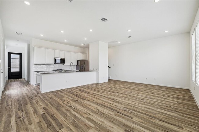 Foto del edificio - 5518 Amber Brook Ln
