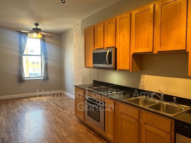 Foto del edificio - 1714 S Tucker Blvd