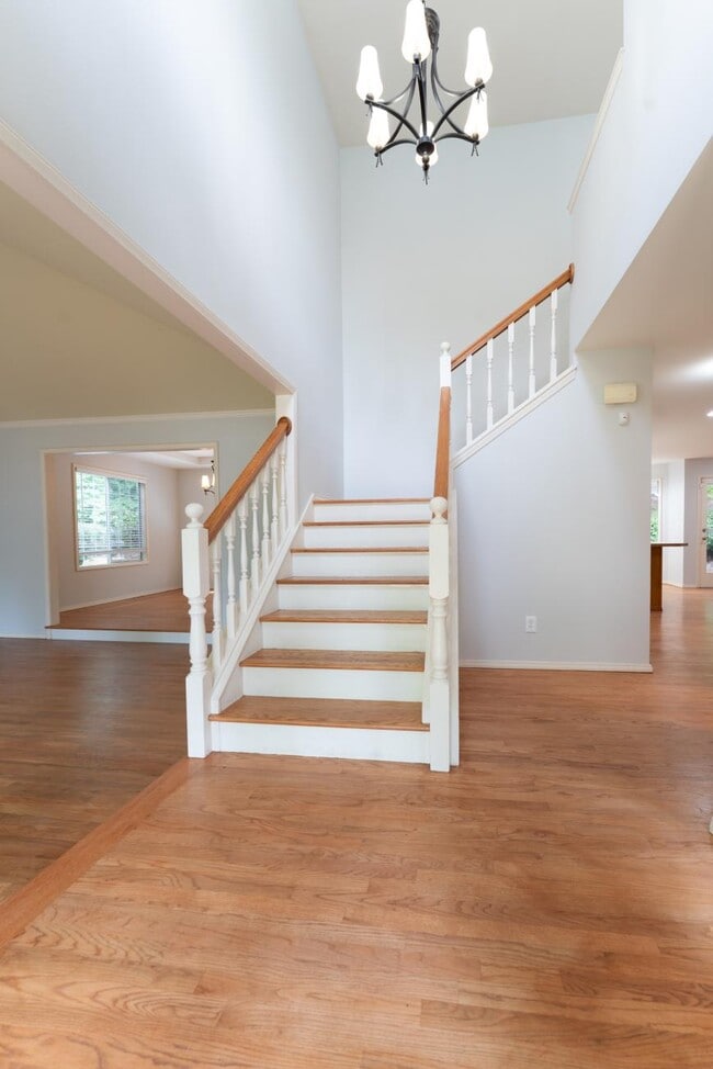 Foto del edificio - 3 bedroom in Bellevue WA 98007
