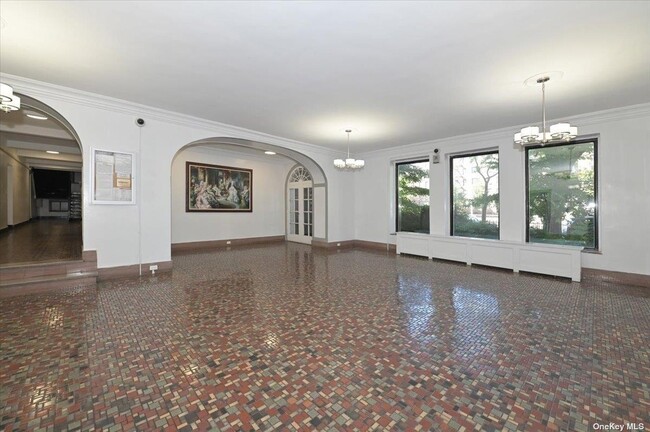 Building Photo - 109-20 Queens Blvd