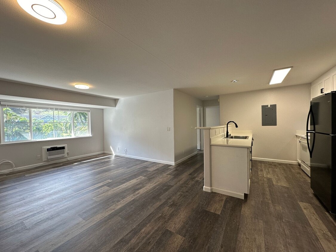 Primary Photo - Experience Modern Comfort and great Views ...