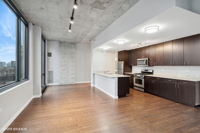 Building Photo - 235 W Van Buren St