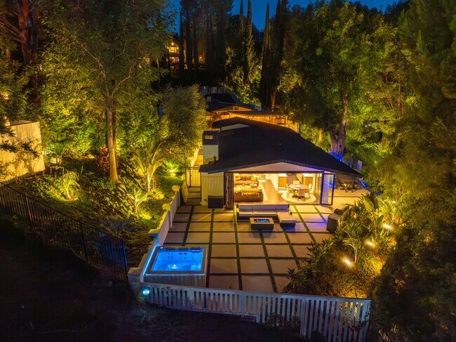 Foto del edificio - 16725 Oak View Dr