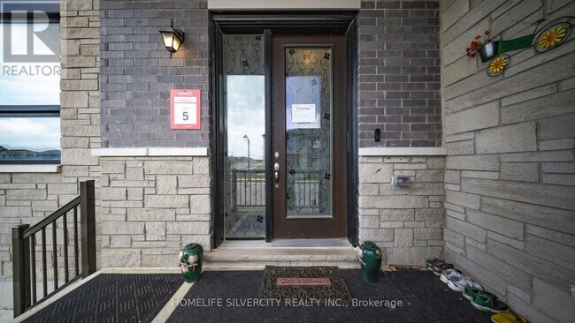 Photo du bâtiment - 96 Strickland Ave