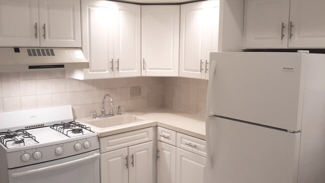 NEW Kitchen - 925 Garden St
