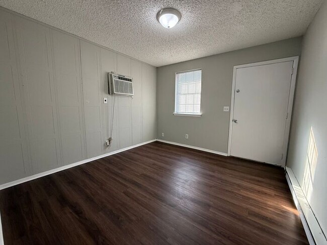 Building Photo - Just renovated!! Inglewood 1 bedroom duple...