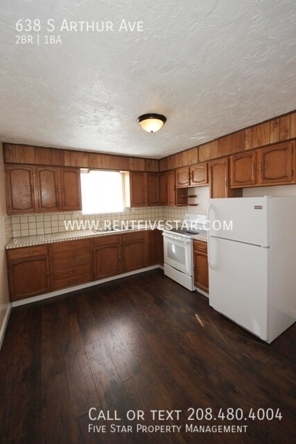 Building Photo - Two-Bedroom Home Available! This 2 Bedroom...