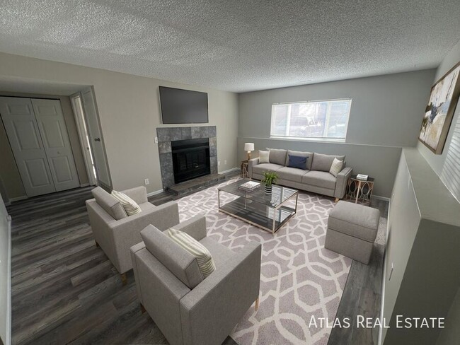 Building Photo - Huge, Open Floorplan with Washer / Dryer I...