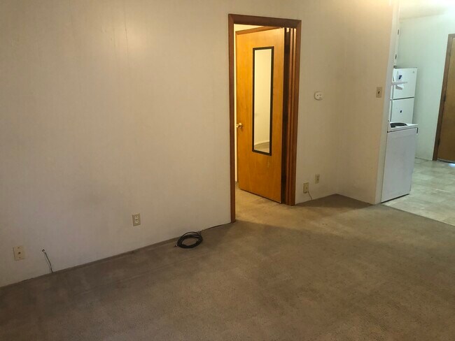 Building Photo - 466 Circle Dr