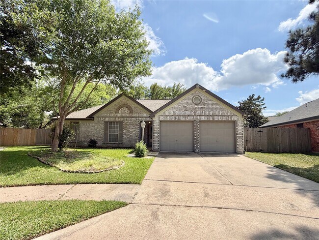 Foto del edificio - 17407 Chamberlain Dr