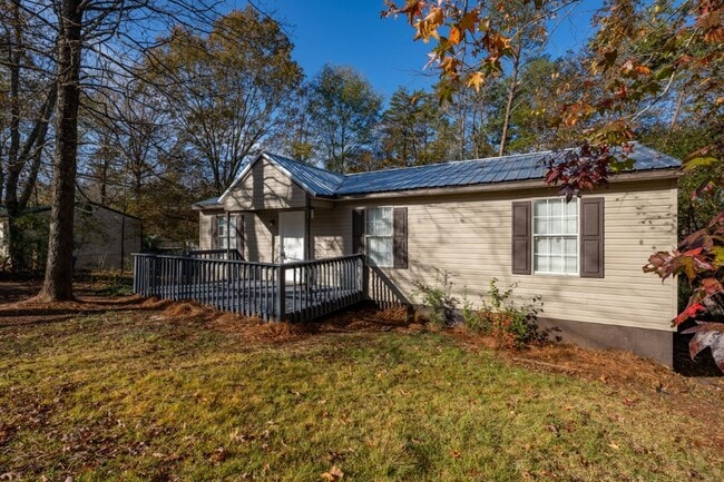 Building Photo - Relax & Unwind in This Beautifully Renovated 3BR Home