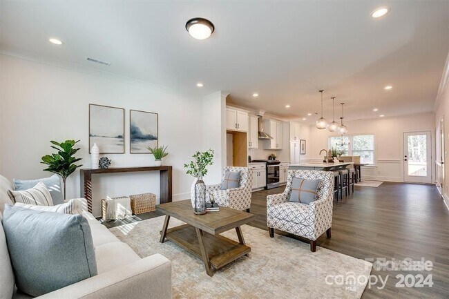Building Photo - 1241 Eastway Dr