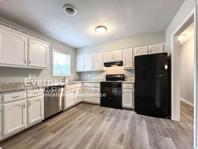 Building Photo - 7632 Southaven Cir W