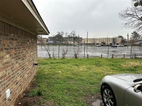 Building Photo - 210 W 4th St