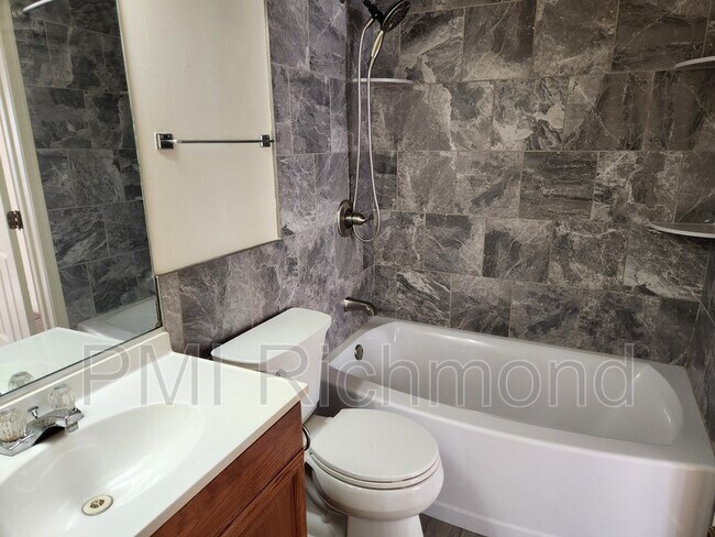 Building Photo - 2629 Towngate Ct