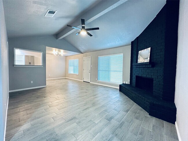 Foto del edificio - 19834 Arrowsmith Dr