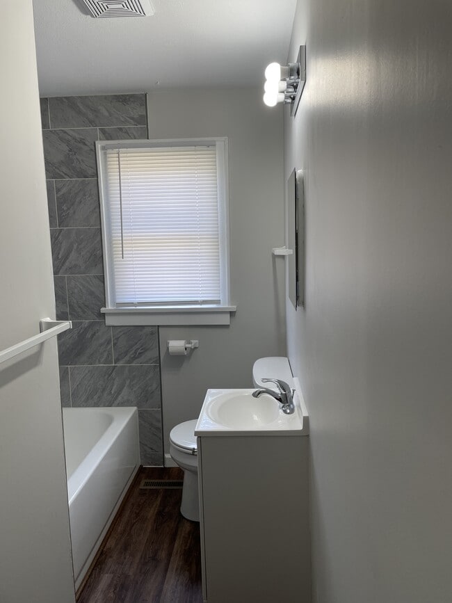 Building Photo - 1203 Madison St