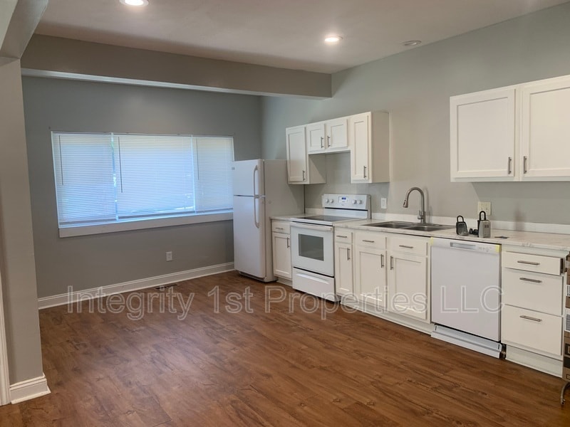 425 E Broadway Ave Unit B, Excelsior Springs, MO 64024 Condo for Rent