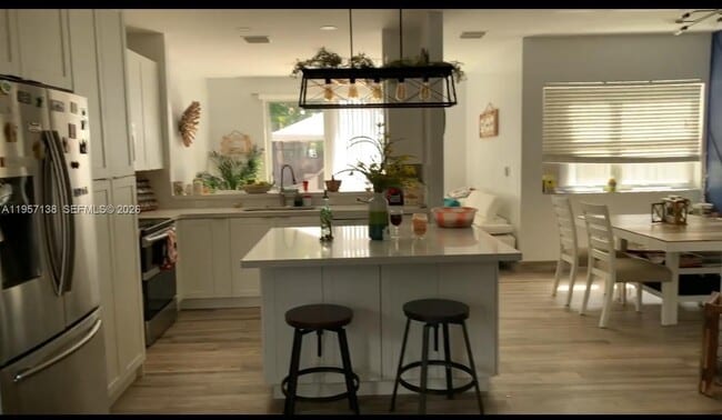 Building Photo - 7662 N Southwood Cir