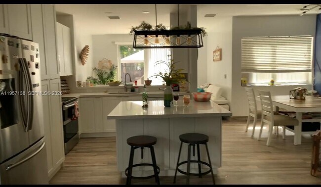 Foto del edificio - 7662 N Southwood Cir