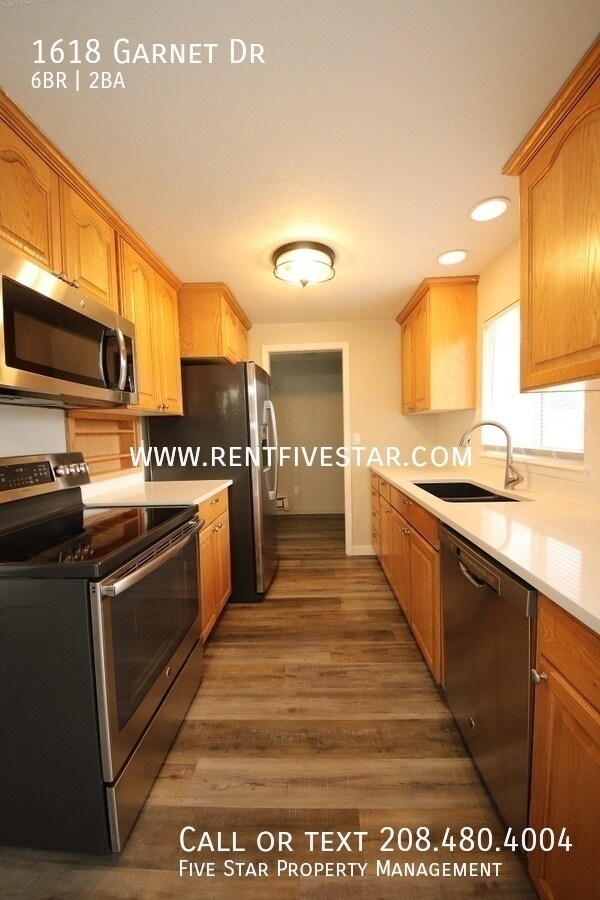 Building Photo - 1618 Garnet Dr