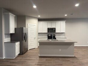 Building Photo - 7735 Rainham Valley Ln