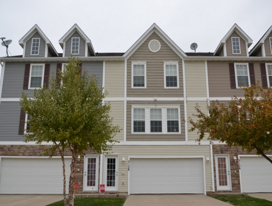 Primary Photo - 2 Bedroom Townhome Available August 14th, ...