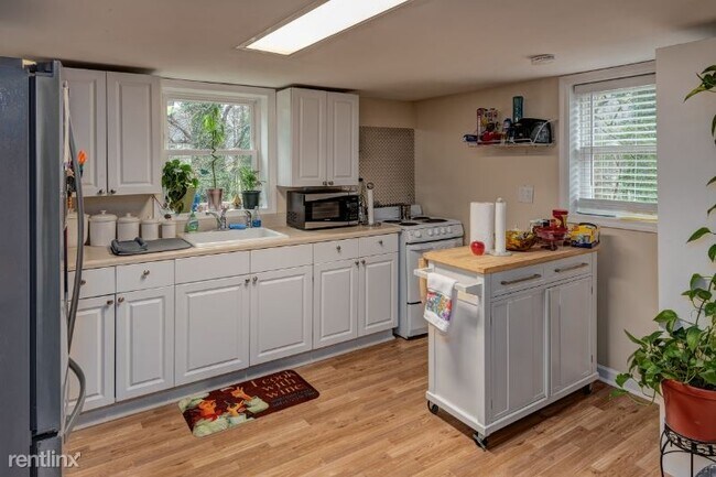 Building Photo - 3112 Crestview Cir NW