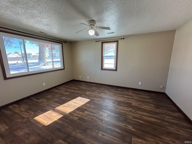 Foto del edificio - 10521 Bethel Rd