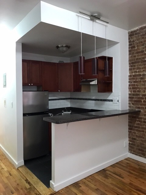 Building Photo - 247 W 26th St