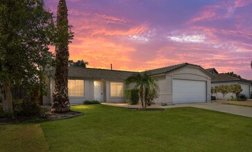 Building Photo - 3921 White Sands Dr