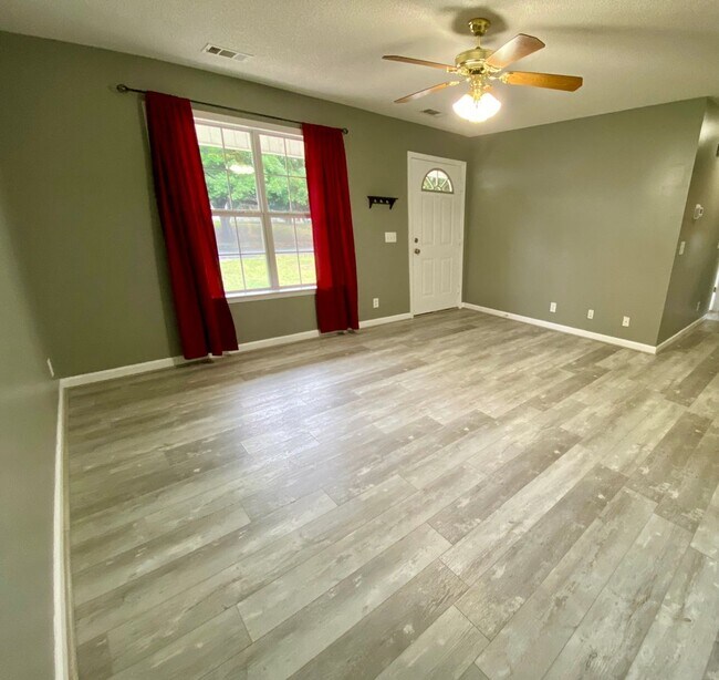 Building Photo - 3 bedroom 2 bath in the heart of Rincon