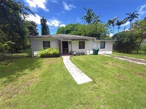 Building Photo - 4712 SW 64th Ct