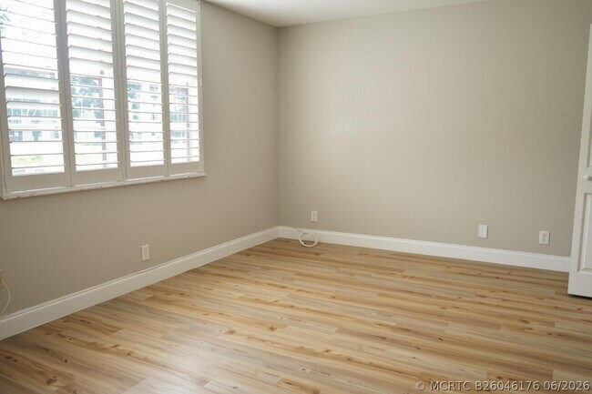 Foto del edificio - 9311 Orange Grove Dr