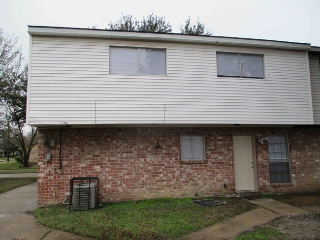 Foto del edificio - 5506 Deep Forest Dr