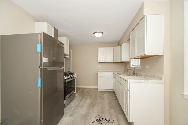 Foto del edificio - 421 W 16th St