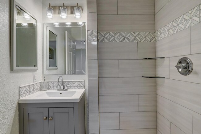 Master Bath - 5712 W Asbury Plz