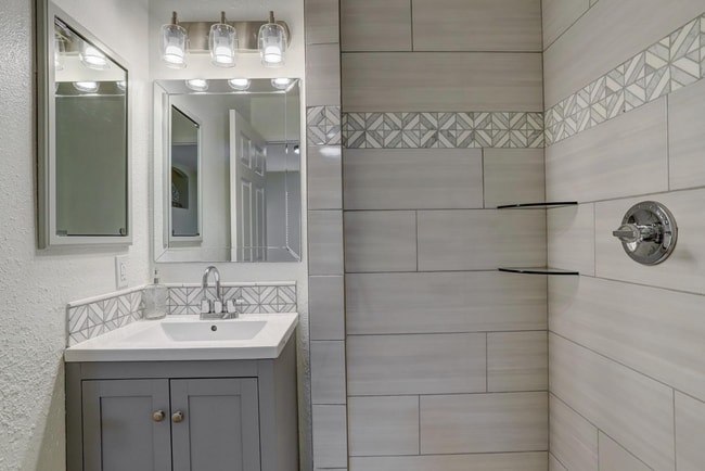 Master Bath - 5712 W Asbury Plz