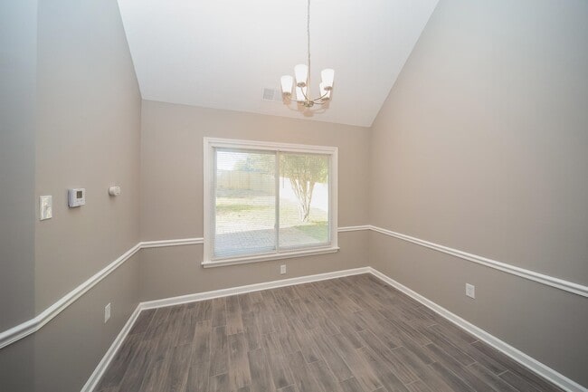 Foto del edificio - 6602 Meadow Bend Dr