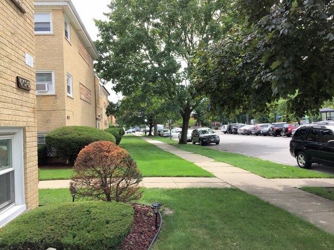 Building Photo - 6765 N Olmsted Ave