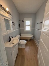 Building Photo - 946 E 79th St