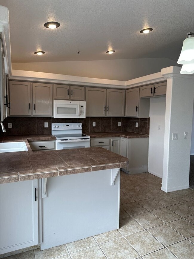 Building Photo - 3310 Oro Grande Blvd