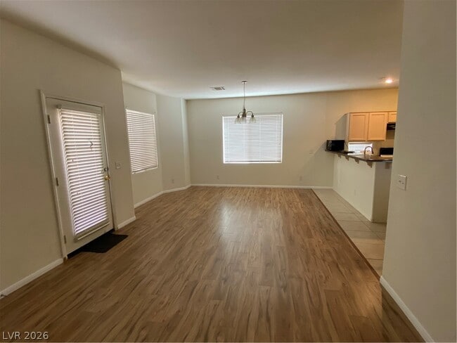 Foto del edificio - 10555 Lessona St