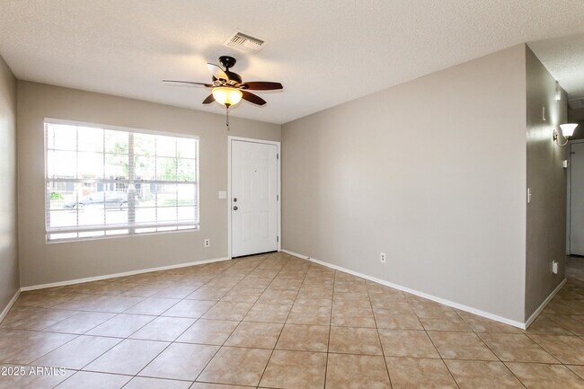 Foto del edificio - 9007 W Cinnabar Ave