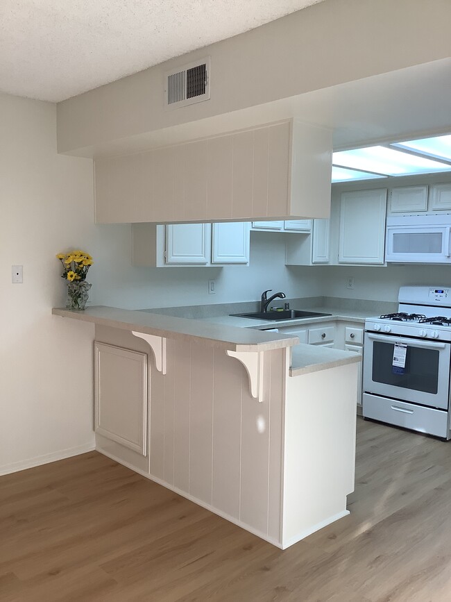 Building Photo - 1213 Riverside Dr