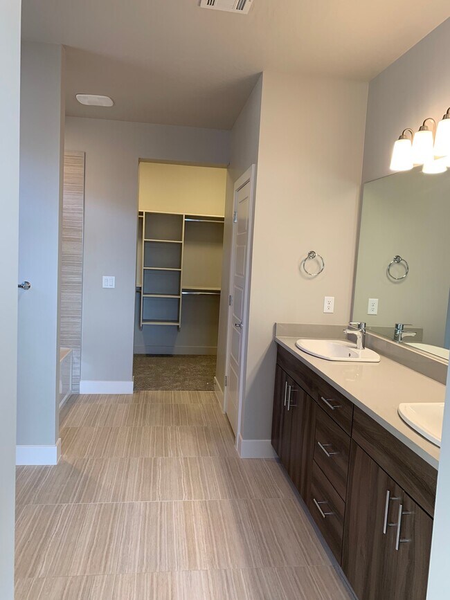 Building Photo - 438 N Stone Mountain Dr