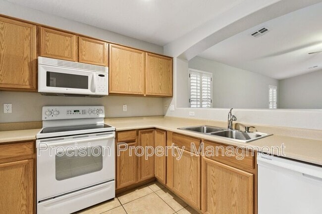 Building Photo - 3642 E Timberline Rd