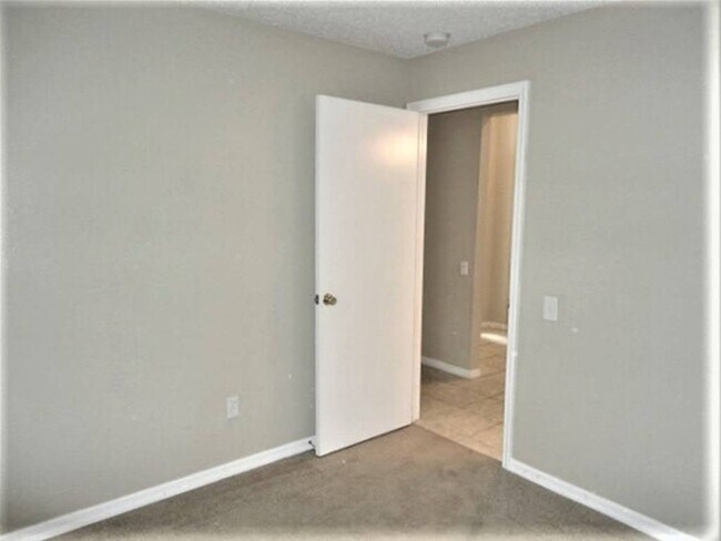 Building Photo - 12227 Dawn Vista Dr